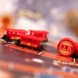 Desková hra Jízdenky, prosím! - Speciální set vagónků Deluxe Train Set (červený)