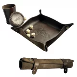 Kostky Kingdom Come: Deliverance  - Farkle hrací kostky s kalíškem a tácem