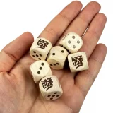 Kostky Kingdom Come: Deliverance  - Farkle hrací kostky s kalíškem