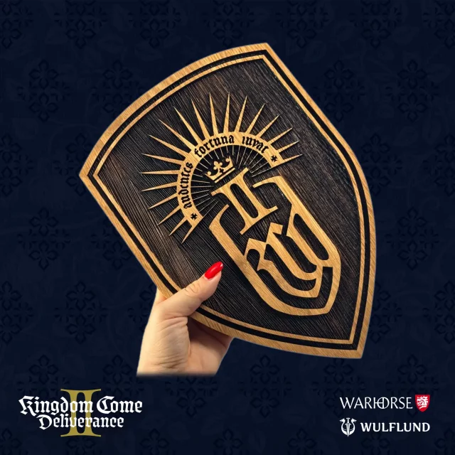 Replika Kingdom Come: Deliverance II - Dřevěný štít na stěnu (malý)