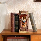 Stavebnice Alice in Wonderland - zarážka na knihy Fall Into Wonder (dřevěná)