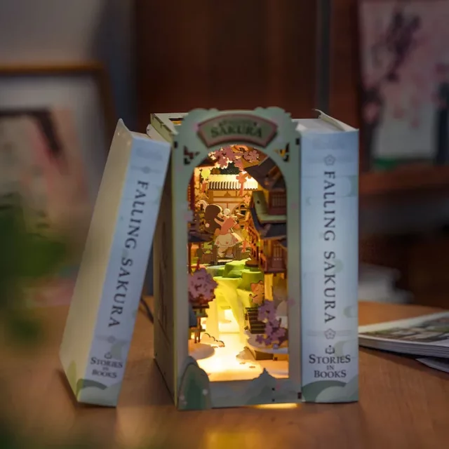 Stavebnice - zarážka na knihy Falling Sakura (dřevěná)