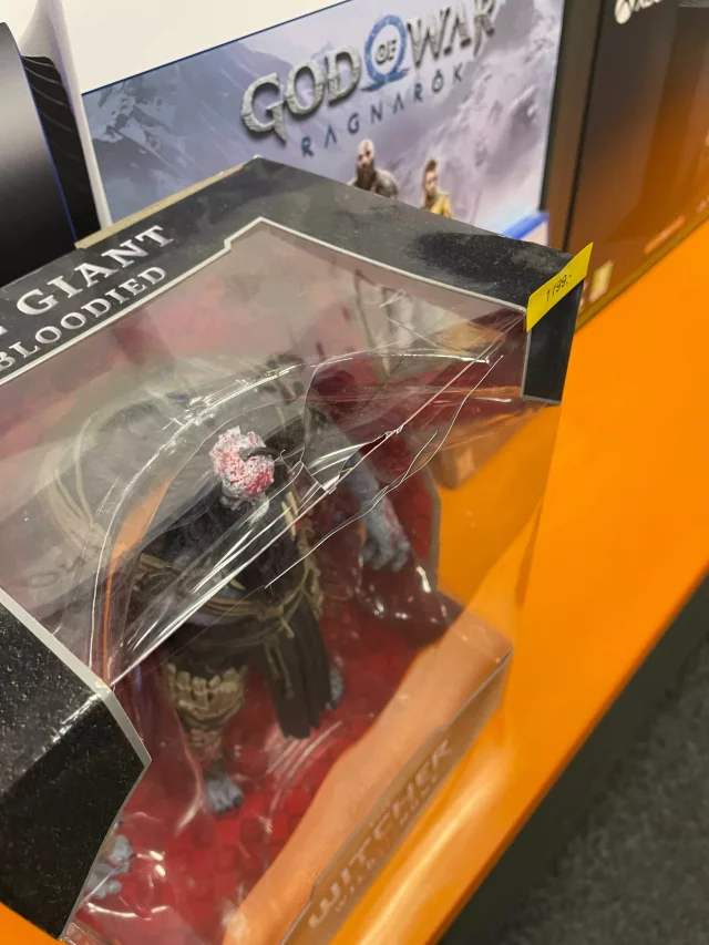 Figurka Zaklínač - Myrhyff of Undvik Ice Giant Blooded Action Figure 30 cm (McFarlane) (poškozený obal)