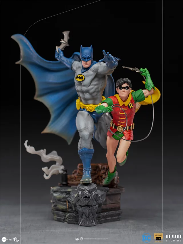Soška Batman - Batman & Robin Deluxe Art Scale 1/10 (Iron Studios)