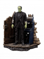 Soška Universal Monsters - Frankenstein's Monster Deluxe Art Scale 1/10 (Iron Studios)