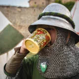 Hrnek Kingdom Come: Deliverance II - Zajíci v rozkvětu