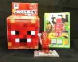 Mini figurka Minecraft červená s kladivem
