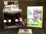 Mini figurka Minecraft Enderman se sekyrou