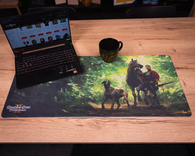 Podložka pod myš Kingdom Come: Deliverance II - Jindra a Vořech v lese (89 × 40 cm) - Příslušenství