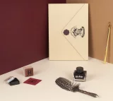 Dárkový set Harry Potter - Calligraphy Stationery Set (pero s brkem, propiska, zápisník, inkoust, razítko) - Psací