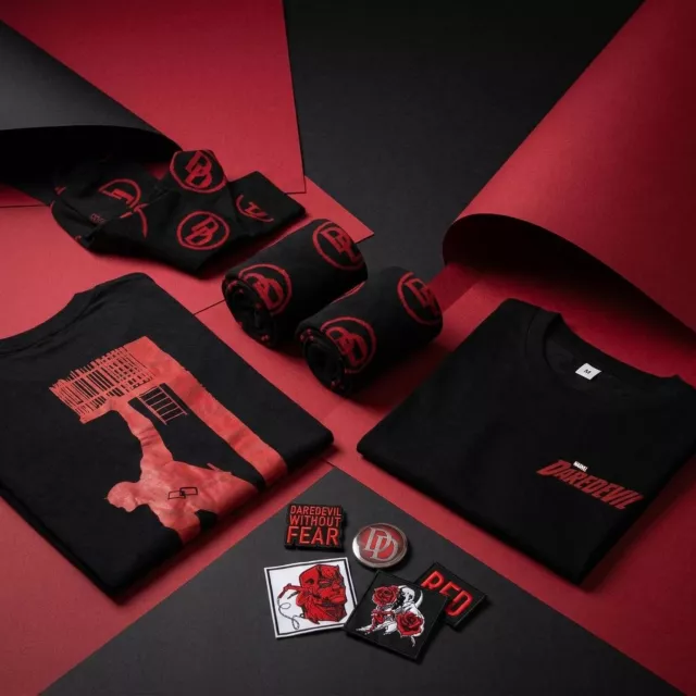 Dárková sada Marvel - Daredevil (tričko, odznaky, nášivky, ponožky) (velikost XL) - Nášivka