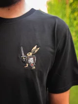 Tričko Kingdom Come: Deliverance II - Zajíc s Warhorse štítem (výšivka)