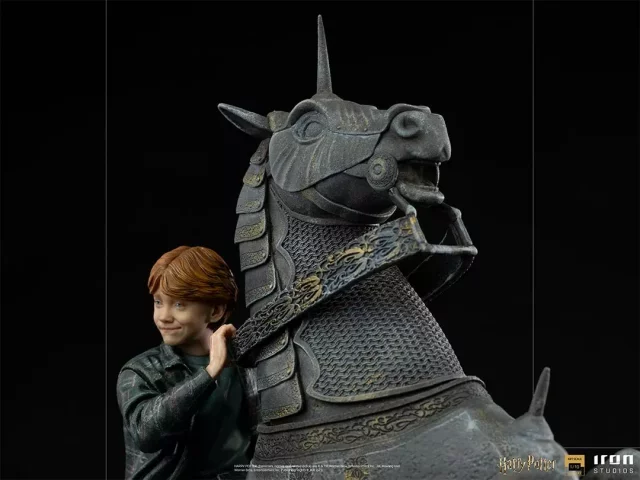 Soška Harry Potter - Ron Weasley at the Wizard Chess Deluxe Art Scale 1/10 (Iron Studios)