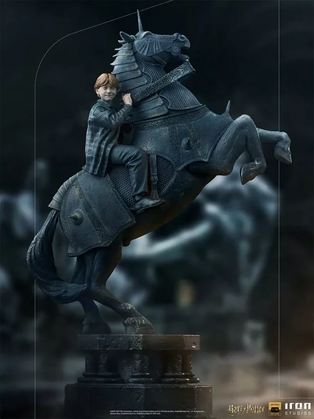Soška Harry Potter - Ron Weasley at the Wizard Chess Deluxe Art Scale 1/10 (Iron Studios)