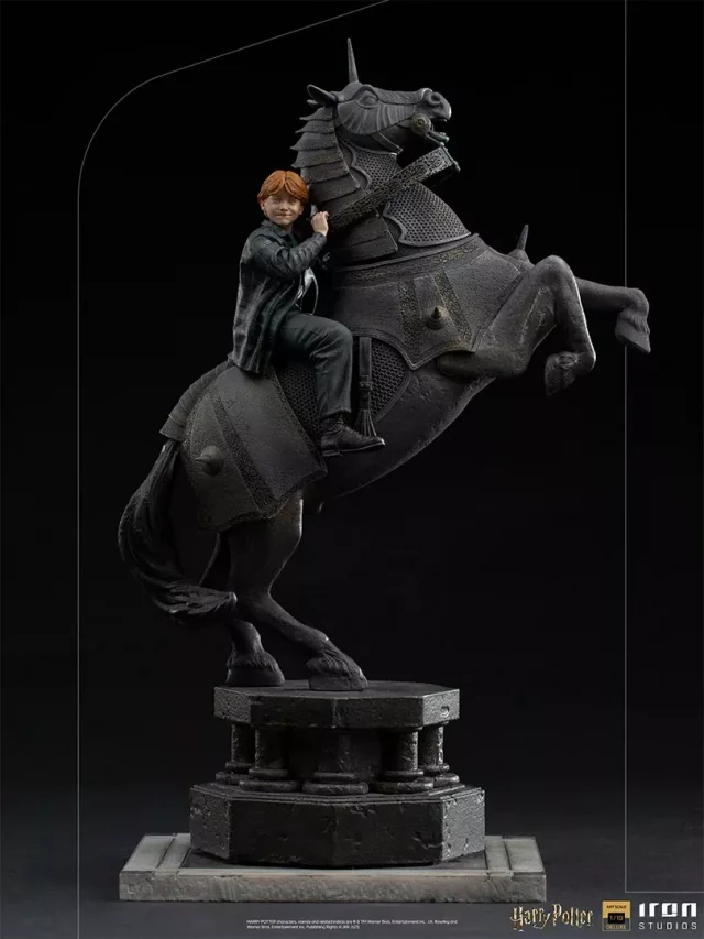 Soška Harry Potter - Ron Weasley at the Wizard Chess Deluxe Art Scale 1/10 (Iron Studios)