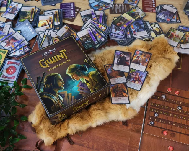 Výhodný set Karetní hra Zaklínač 3: Divoký Hon - Gwint CZ a Herní podložka Gwint - Geralt, Ciri